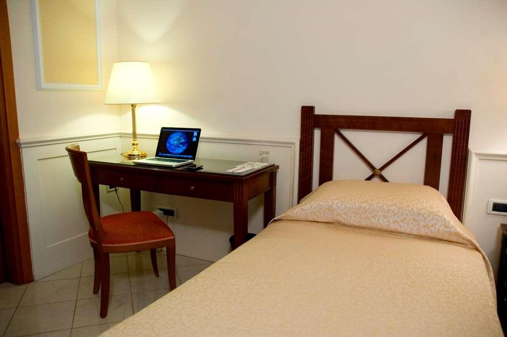 Palazzo Cardinal Cesi 4*