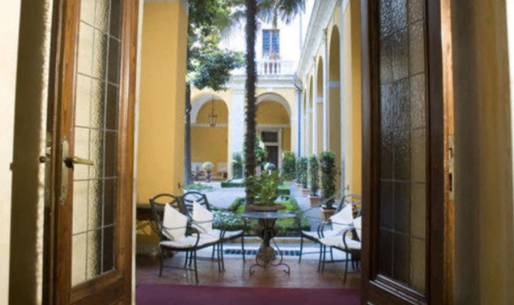Palazzo Cardinal Cesi 4*